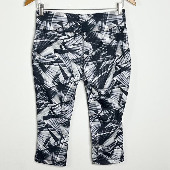 Danskin Now Women's Capri Athletic Leggings S Fitted Black White Geometric Print - Picture 6 of 10